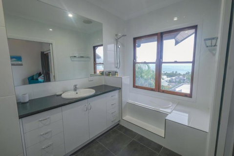 Absolute Airlie Central Airlie Beach - Accommodation Rockhampton 6