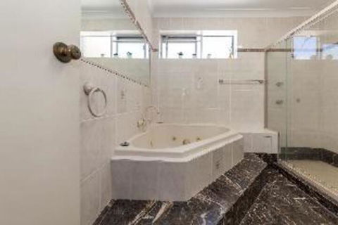 2 Bedroom Apartment Laman Lodge Unit 5 - Accommodation Rockhampton 4
