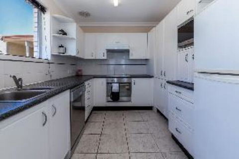 2 Bedroom Apartment Laman Lodge Unit 5 - Accommodation Rockhampton 1