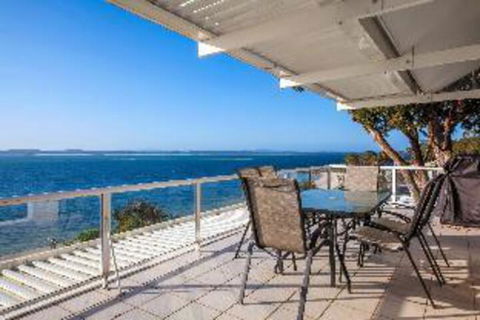 3 Bedroom House Classic View 2 / 49 Victoria Parade FREE WIFI - Accommodation Rockhampton 0