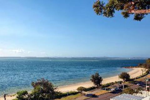 3 Bedroom House Classic View 2 / 49 Victoria Parade FREE WIFI - Accommodation Rockhampton 4