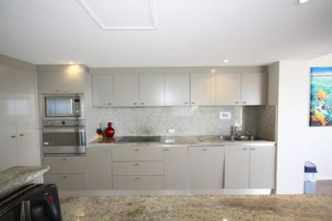 4 Bedroom Apartment Oasis Unit 11 - Accommodation Rockhampton 5