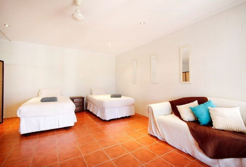 Hideaway Retreat Beach House With Pool - Accommodation Rockhampton 4