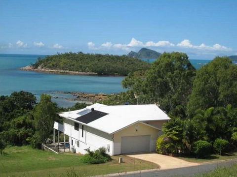 Hideaway Retreat Beach House With Pool - Accommodation Rockhampton 0