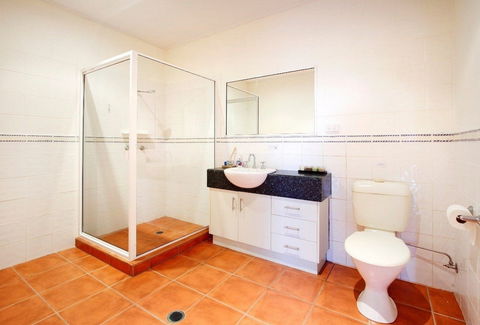Hideaway Retreat Beach House With Pool - Accommodation Rockhampton 2