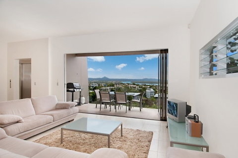 Noosa Penthouse Close To Hastings Street Unit 2 Vue 28 Edgar Bennett Ave - Accommodation Rockhampton 5