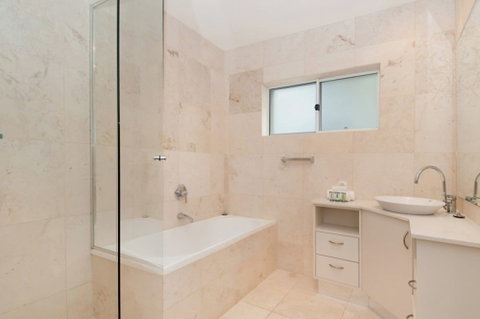 Noosa Penthouse Close To Hastings Street Unit 2 Vue 28 Edgar Bennett Ave - Accommodation Rockhampton 4