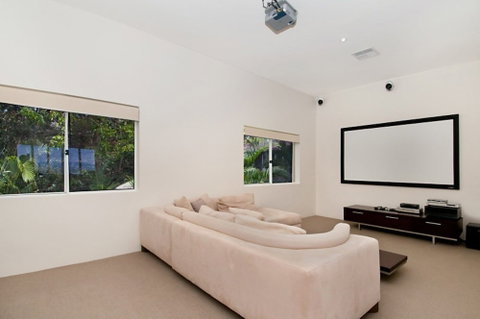 Noosa Penthouse Close To Hastings Street Unit 2 Vue 28 Edgar Bennett Ave - Accommodation Rockhampton 2