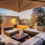Contemporary & Luxurious Little Cove - Accommodation Rockhampton 0