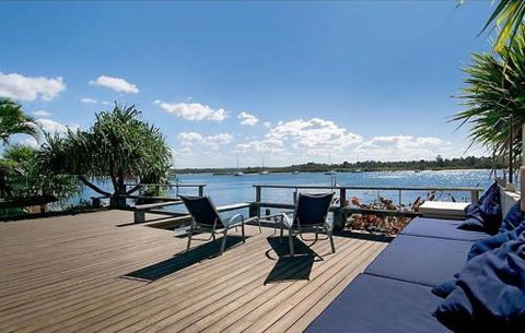 78 Noosa Parade - Accommodation Rockhampton 4