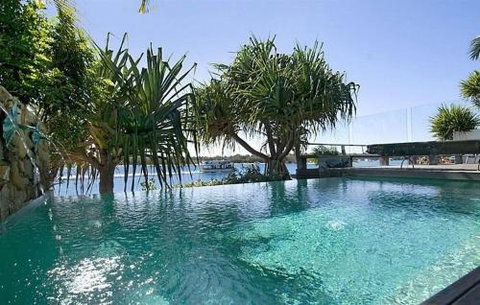 78 Noosa Parade - Accommodation Rockhampton 1