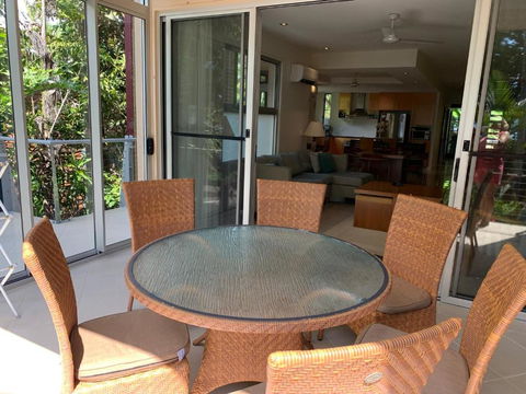Beach House Apartment 1 - Accommodation Rockhampton 1