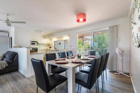 Noosa Home - Accommodation Rockhampton 0