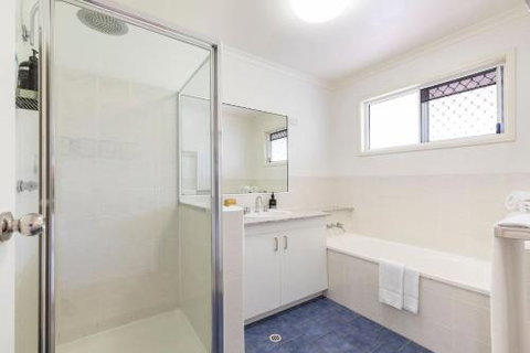 Noosa Home - Accommodation Rockhampton 2