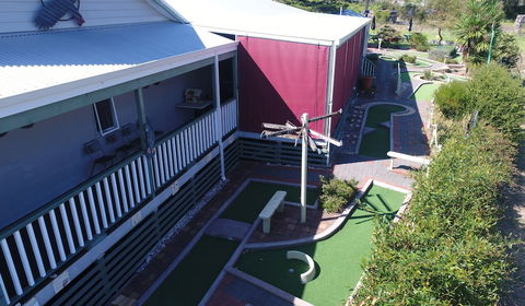 Pemberton Lodge - Accommodation Rockhampton 1