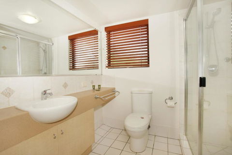 Unit 4 Beaumont Sur Mer 13 15 Pacific Terrace Coolum Beach 400 BOND LINEN SUPPLIED - Accommodation Rockhampton 2