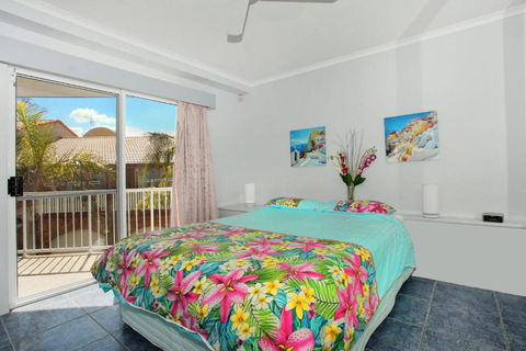 Unit 4 Coolum Sands Apartments 34 First Avenue Coolum Beach 400 BOND LINEN SUPPLIED - Accommodation Rockhampton 1