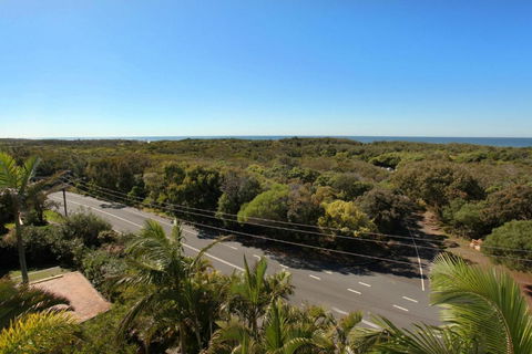 Unit 4 Coolum Sands Apartments 34 First Avenue Coolum Beach 400 BOND LINEN SUPPLIED - Accommodation Rockhampton 3