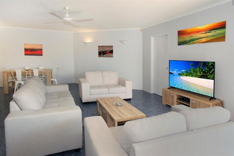 Unit 4 Coolum Sands Apartments 34 First Avenue Coolum Beach 400 BOND LINEN SUPPLIED - Accommodation Rockhampton 2
