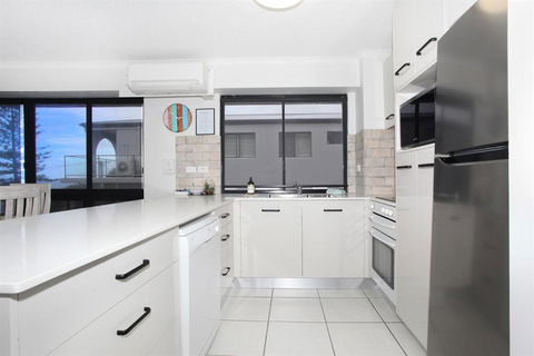 Unit 5 Phoenix Apartments 1736 David Low Way Coolum Beach LINEN INCLUDED 500 Bond - Accommodation Rockhampton 2