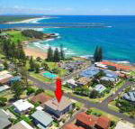 Bimbadeen Unit 3 across from the beach lift in complex - Accommodation Rockhampton