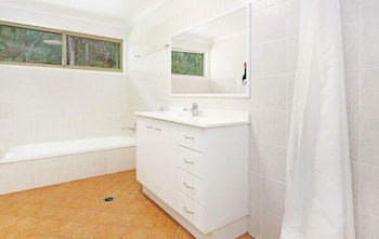 Orchid Beach Apartments - Accommodation Rockhampton 3