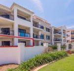 The Sands Unit 28 Straight across the road from the beach - Accommodation Rockhampton