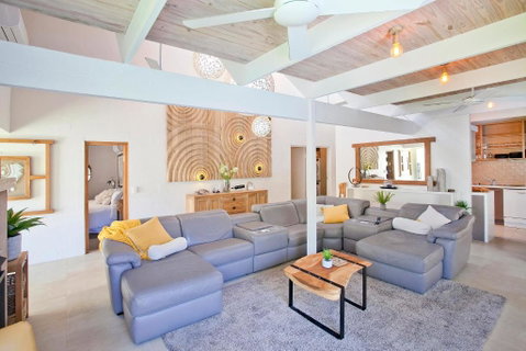 Stylish Luxury Home To Fit The Whole Family - Accommodation Rockhampton 4