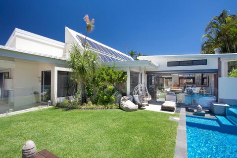 Stylish Luxury Home To Fit The Whole Family - Accommodation Rockhampton 5