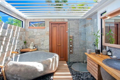 Stylish Luxury Home To Fit The Whole Family - Accommodation Rockhampton 3