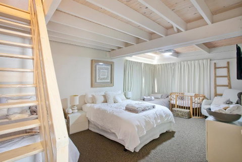 Stylish Luxury Home To Fit The Whole Family - Accommodation Rockhampton 6