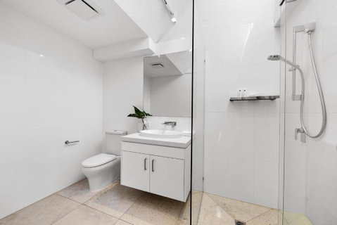 4 / 33 Noosa Drive - Accommodation Rockhampton 4