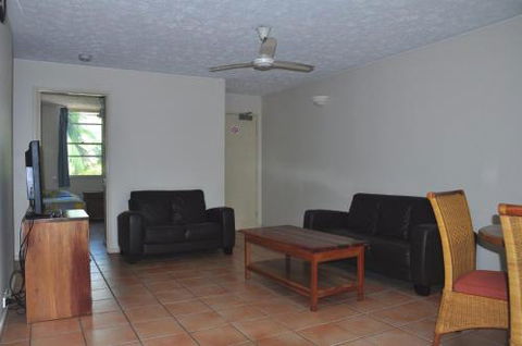 32 / 15 Rainbow Shores Unit Overlooking Bushland With Shared Swimming Pool Spa & Tennis Court - Accommodation Rockhampton 4