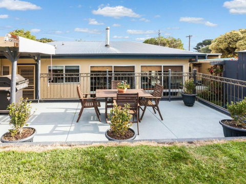 OCEAN SOUNDS Anglesea - Accommodation Rockhampton 2