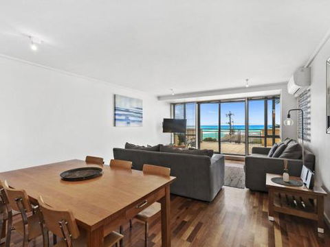 APARTMENT 12 PACIFIC APARTMENTS Across From The Pier - Accommodation Rockhampton 4