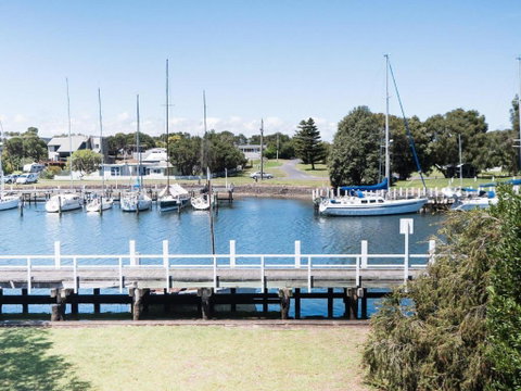 Spinnakers Waterfront - Accommodation Rockhampton 5