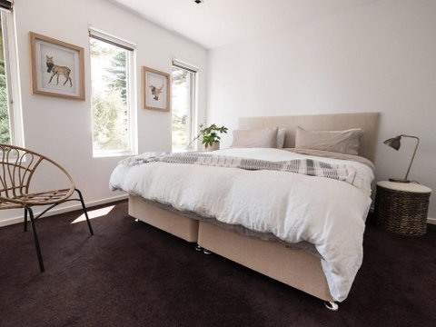 Spinnakers Waterfront - Accommodation Rockhampton 3