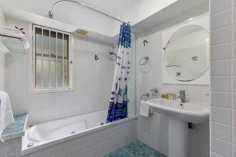 Hop Skip Jump Away From Hastings Unit 6 Descola 6 Noosa Drive - Accommodation Rockhampton 3