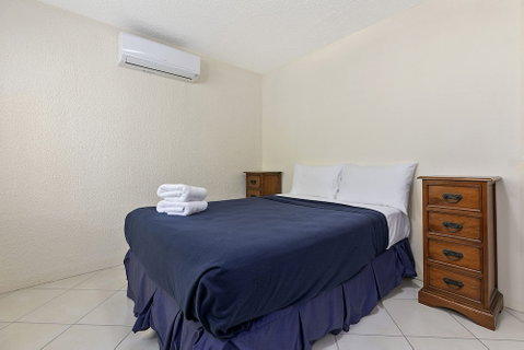 Hop Skip Jump Away From Hastings Unit 6 Descola 6 Noosa Drive - Accommodation Rockhampton 4