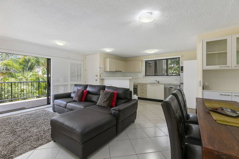 Hop Skip Jump Away From Hastings Unit 6 Descola 6 Noosa Drive - Accommodation Rockhampton 1