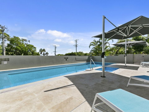Exquisite Penthouse With Views To Laguna Bay Unit 3 Taralla 18 Edgar Bennett Avenue - Accommodation Rockhampton 2