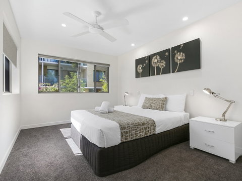 Exquisite Penthouse With Views To Laguna Bay Unit 3 Taralla 18 Edgar Bennett Avenue - Accommodation Rockhampton 5