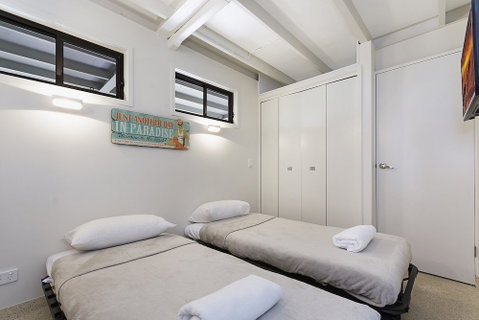 Beach House On Hastings Beach Houses 22 Hastings St - Accommodation Rockhampton 1