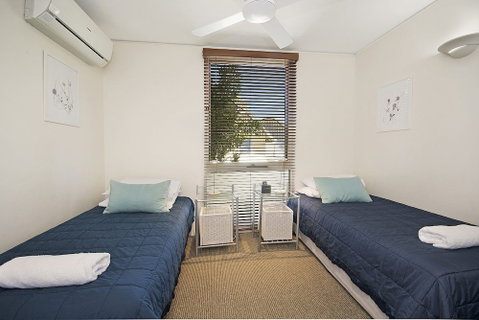 Beach House On Hastings Beach Houses 22 Hastings St - Accommodation Rockhampton 2