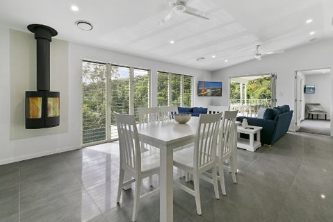 Ocean Views Luxury Living In Noosa Heads Unit 2 / 13 Angler Street - Accommodation Rockhampton 3