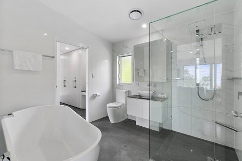 Ocean Views Luxury Living In Noosa Heads Unit 2 / 13 Angler Street - Accommodation Rockhampton 4