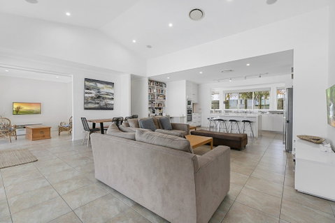 Perfect Family Holiday Home On Noosa Sound 3 Key Court - Accommodation Rockhampton 6
