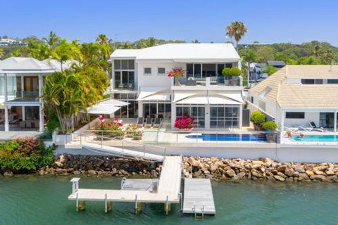 42 Noosa Parade - Accommodation Rockhampton 0