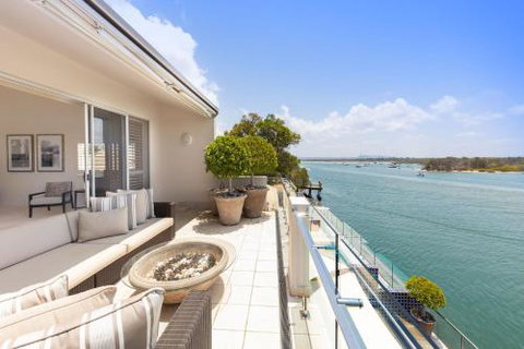 42 Noosa Parade - Accommodation Rockhampton 1