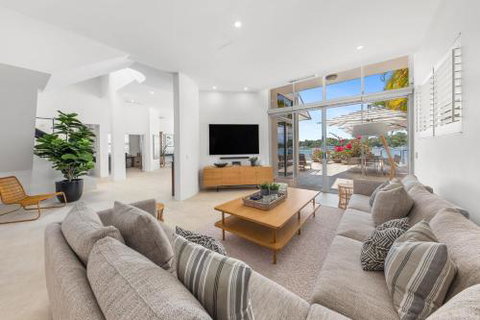 42 Noosa Parade - Accommodation Rockhampton 3